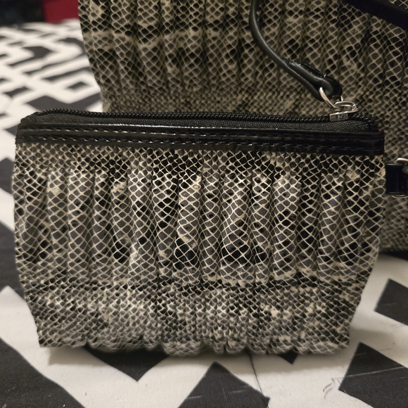 Nine West Elegant Snakeskin Pattern Tote Bag Set with Matching Coin Purse - Picture 3 of 10